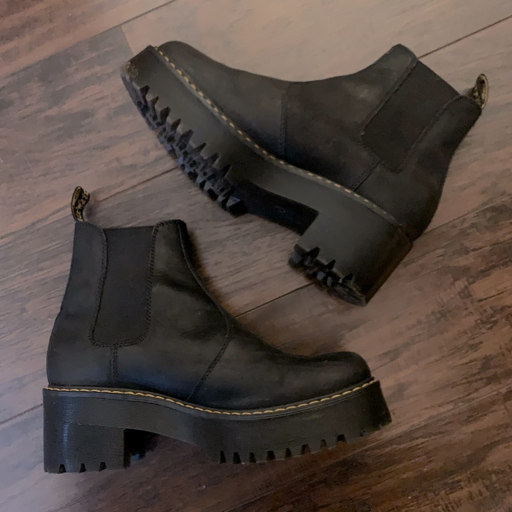 ROMETTY WYOMING LEATHER PLATFORM CHELSEA BOOTS Dr Martens